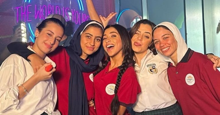 مسلسل تحت السن الحلقة 3 .. مواجهة ابتزاز إلكتروني