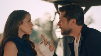 مسلسل حب على ورق الحلقة 21 .. أوس يتهم لين بتسريب التصميم