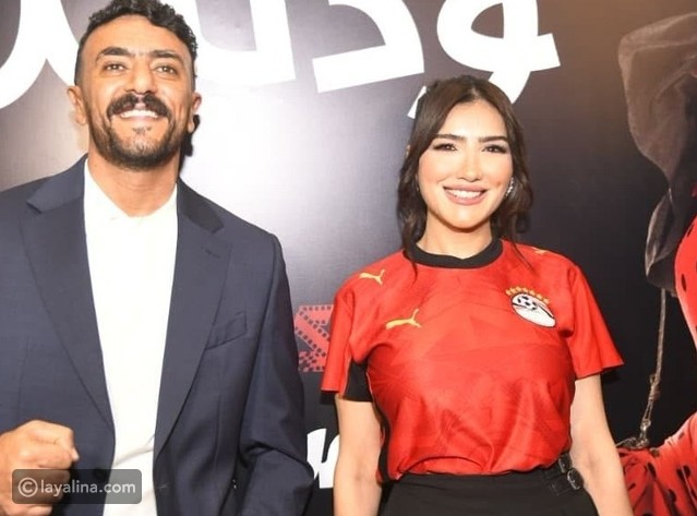 مي عمر بقميص منتخب مصر في عرض فيلم شمشون ودليلة مع العوضي