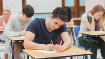 نماذج امتحانات لغة إنجليزية للصف الثالث الثانوي 2026 PDF.. رابط التحميل وأهم النصائح قبل الامتحان