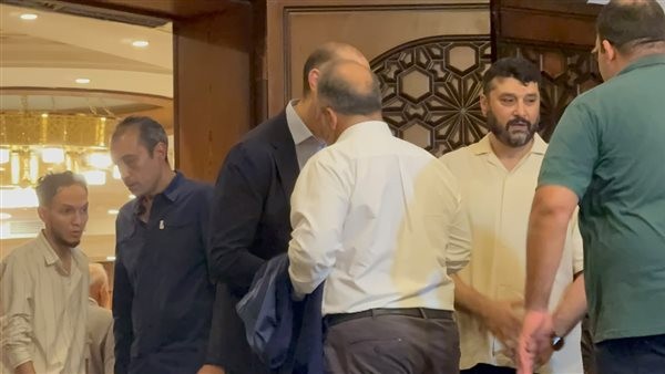 وسط حضور من الأهل والأصدقاء بدء مراسم عزاء والدة حسام الدين محمد