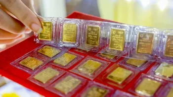 وفي صباح يوم 10 يوليو، استمرت أسعار الذهب في الارتفاع بمقدار 800 ألف إلى مليون دونغ فيتنامي لكل تايل.
