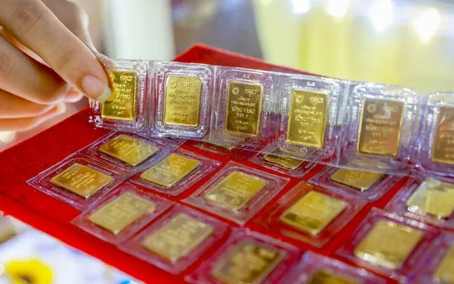 وفي صباح يوم 10 يوليو، استمرت أسعار الذهب في الارتفاع بمقدار 800 ألف إلى مليون دونغ فيتنامي لكل تايل.