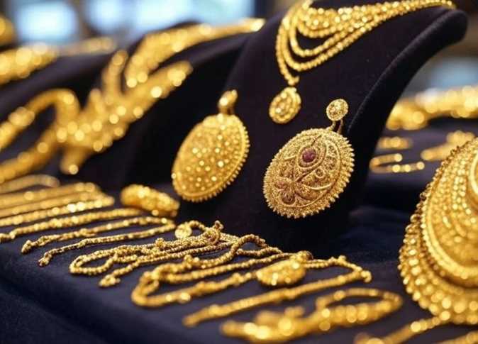 تراجع الطلب يدفع الذهب في مصر للتداول دون السعر العالمي.. الجرام يسجل 6245 جنيها