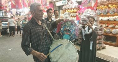 تنورة ومزمار بلدي في احتفالات المولد النبوي بأسواق دمياط.. فيديو وصور