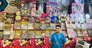 رائحة المولد تفوح في شوارع قنا.. السمسمية والفولية والمشبك تتصدر الأسواق.. صور