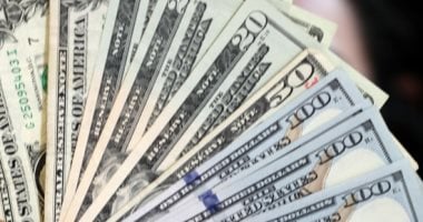 سعر الدولار لحظة بلحظة.. 51.10 جنيه شراء الأخضر فى بنك مصر اليوم الأحد