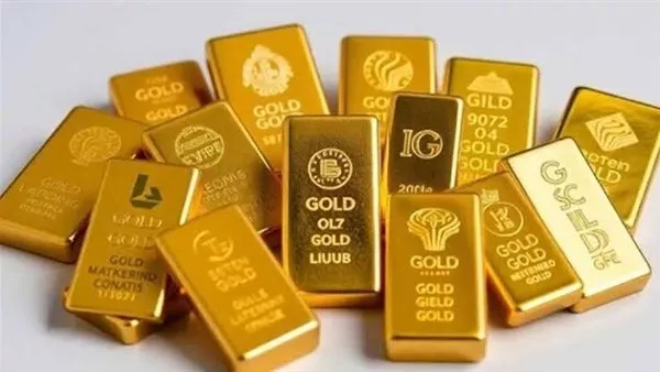 سعر الذهب الفوري يتراجع وسط توقعات بإبقاء الفائدة مرتفعة لفترة أطول