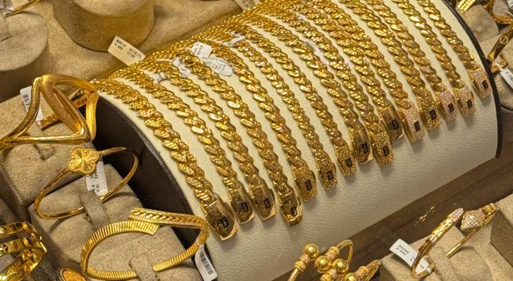 علان لـ “رؤيا”: ارتفاع النفط يدفع الذهب للانخفاض محليا…