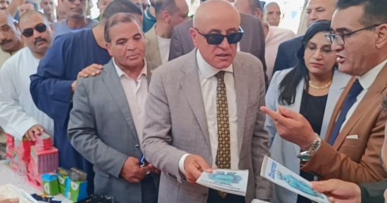 أسعار مخفضة للكراسات والحقائب والزي المدرسى تصل لـ40% بالأقصر.. صور