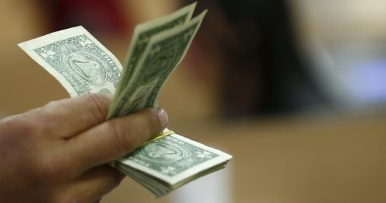 أعرف سعر الدولار مقابل الجنيه بكام فى البنوك اليوم الأربعاء