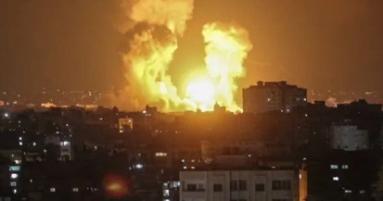 الأخبار العربية والعالمية حتى منتصف الليل.. استشهاد فلسطينى وإصابة آخرين بقصف إسرائيلى وسط خان يونس.. الخزانة الأمريكية: شركات الطيران الإيرانية ستتوقف عن العمل.. أسعار النفط تتراجع دون الـ100 دولار للبرميل