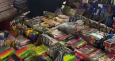 القلم بجنيه ونصف والكشكول بـ6 جنيهات.. أرخص أقلام وكشاكيل في الفجالة..فيديو