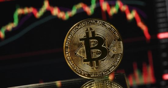 “بيتكوين” تتراجع دون 80 ألف دولار مع تجدد مخاوف رفع الفائدة الأمريكية