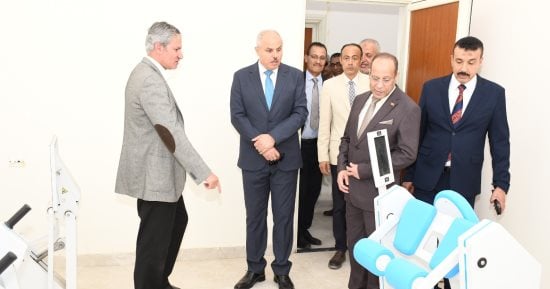 رئيس جامعة قناة السويس يتفقد مركز العلاج الطبيعى وحدات متخصصة وتجهيزات حديثة بأسعار مخفضة