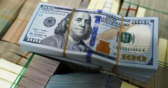 سعر الدولار على مدار الساعة.. استقرار الأخضر أمام الجنيه فى البنوك اليوم السبت