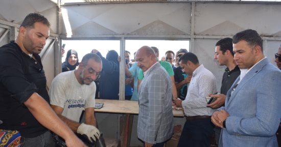 محافظ السويس يتفقد منافذ «السمك لأهل البلد» ويشدد على توفير السلع بأسعار مخفضة